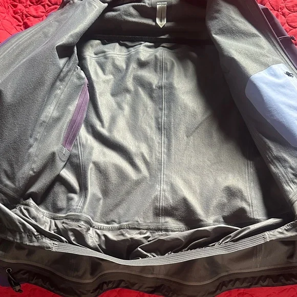 Arc'teryx Deep Purple Outdoor Jacket stingray size M